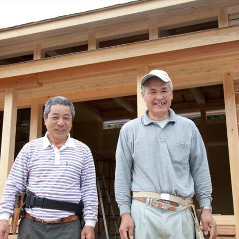 笑顔の大工たち